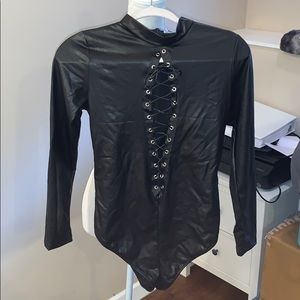 Sexy zip up bodysuit w faux corset look. Size L.
